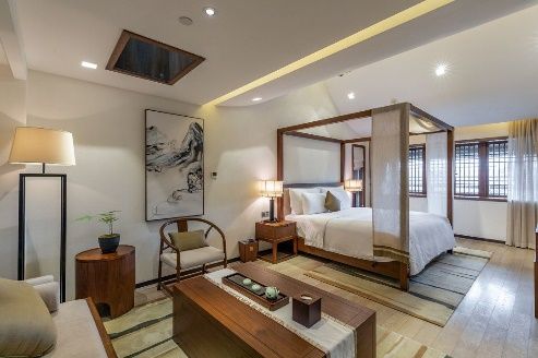 Four-poster guest room at Ven Courtyard, Qingyan