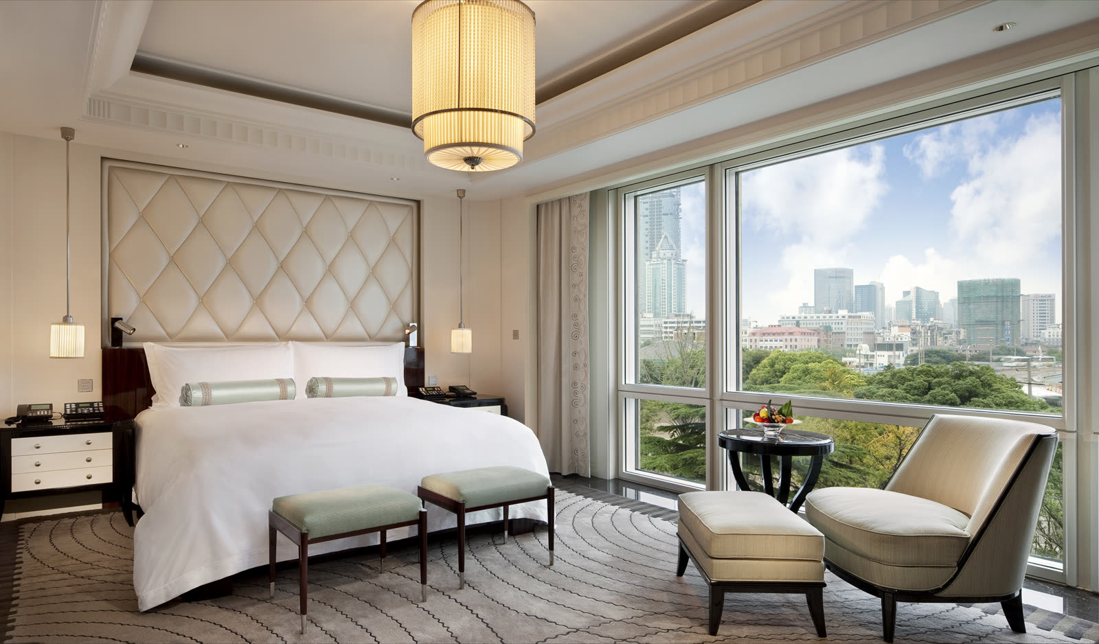 Grand Deluxe Suite bedroom overlooking the Bund gardens