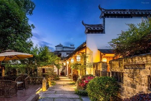 The traditional courtyard exterior of Yun Ji Boutique Homestay