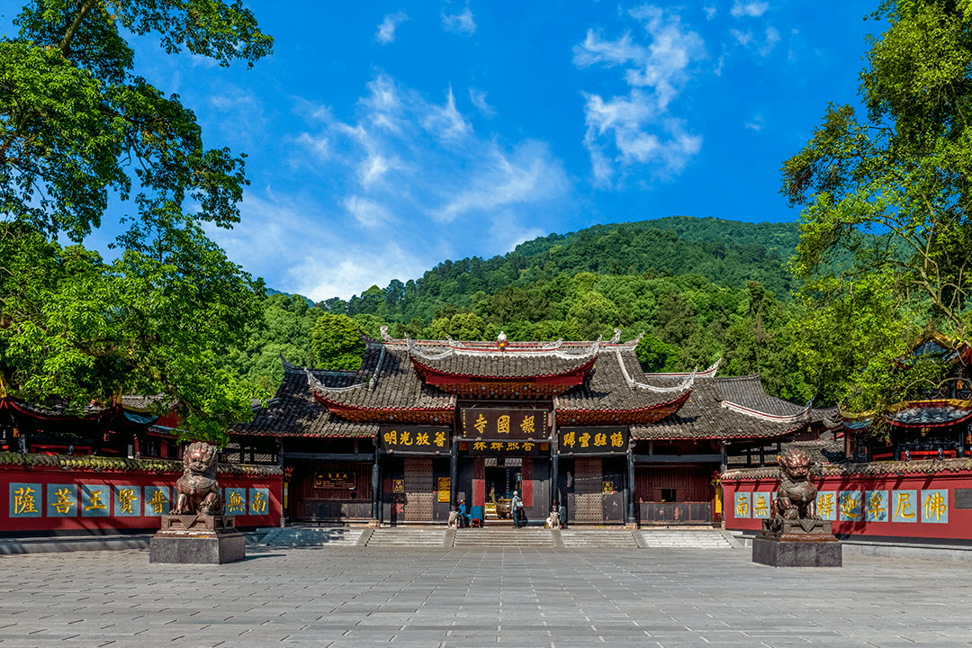 Mountain road between Mount Emei and Chengdu