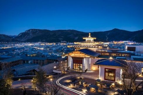 Hotel Indigo Diqing Moonlight City lit at night above Shangri-La