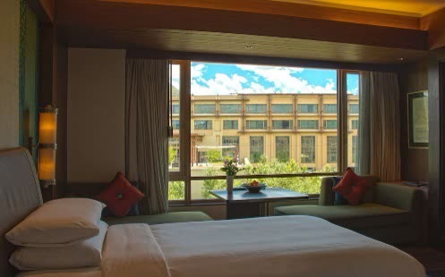 Guest room at Shangri-La Hotel, Lhasa