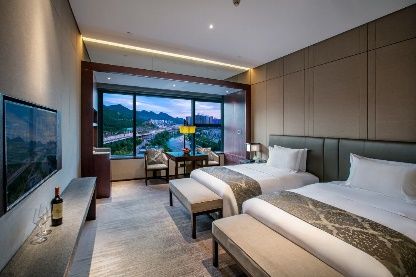 Twin guest room with river view at Tongren National Guesthouse